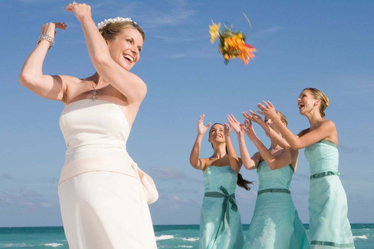 lancio del bouquet da sposa